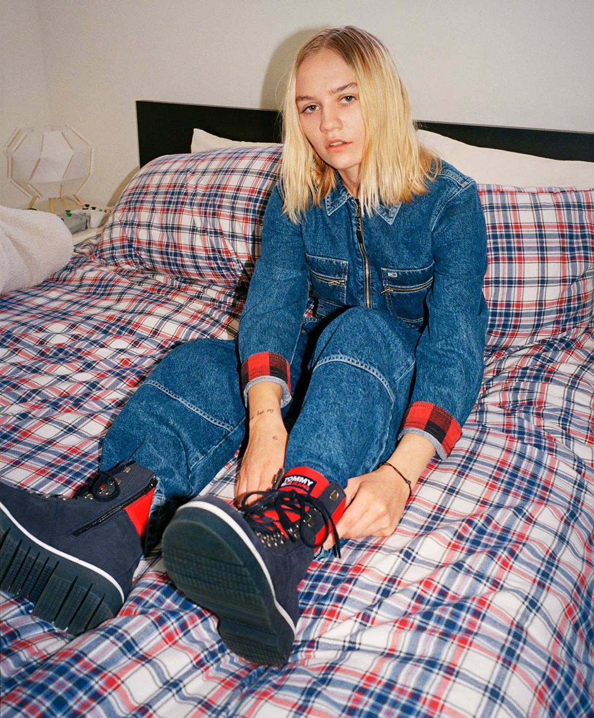 Tommy Jeans conquista la nueva temporada con denim 100 por 100 reciclado