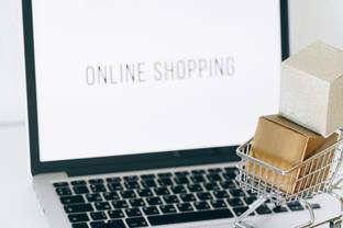  Lo shopping online rallenta