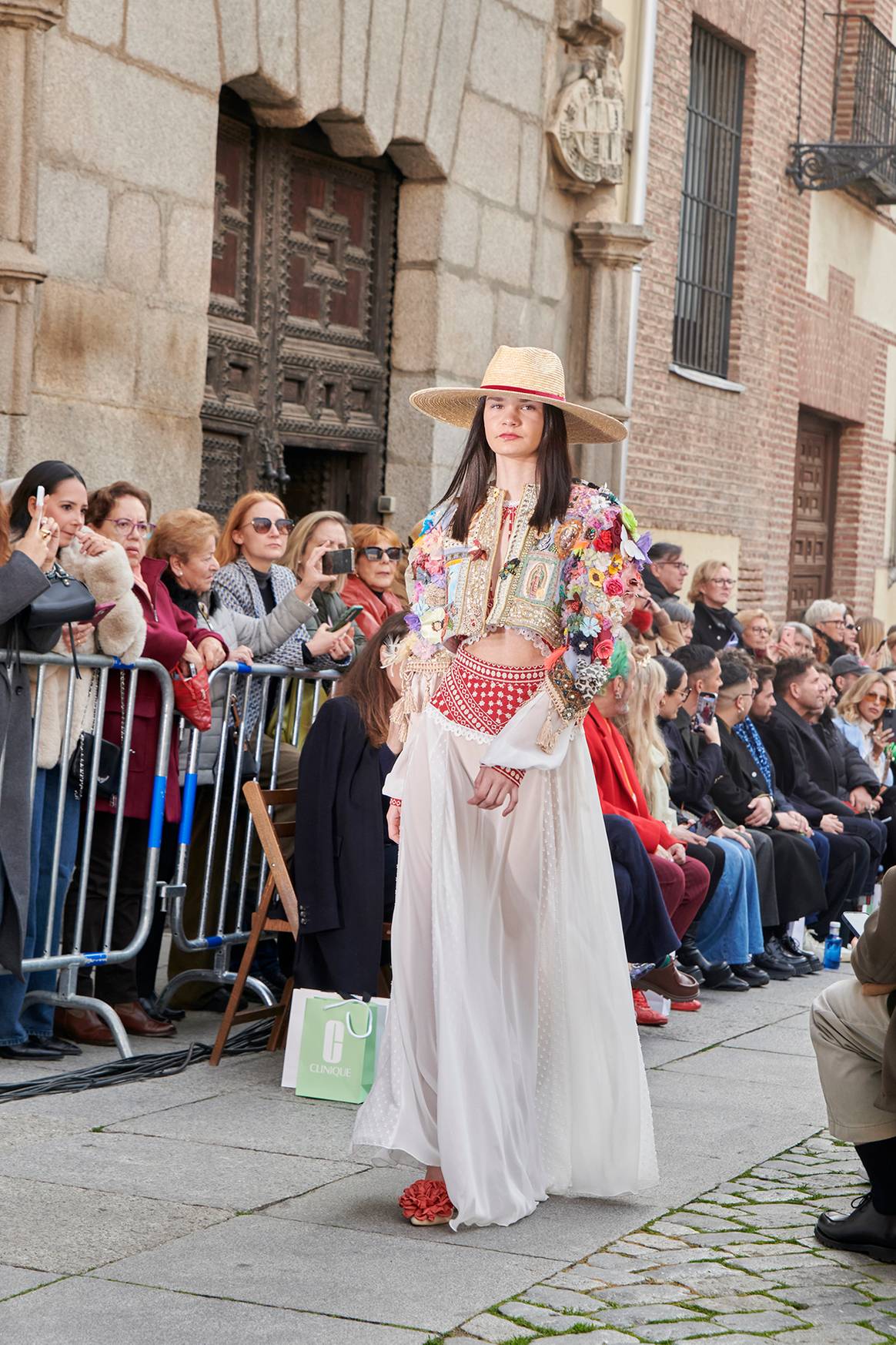 Desfile inaugural en la plaza de la Villa de Madrid de Madrid es Moda, celebrado el jueves 13 de febrero de 2025 en Madrid (España).