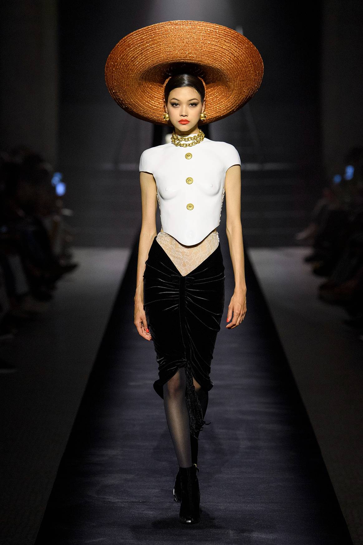 Photo Credits: Schiaparelli, colección alta costura “Renacer” para la temporada Otoño/Invierno 2022/2023 FW22.