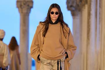 La collezione Max Mara Resort 2026 sfila alla Reggia di Caserta