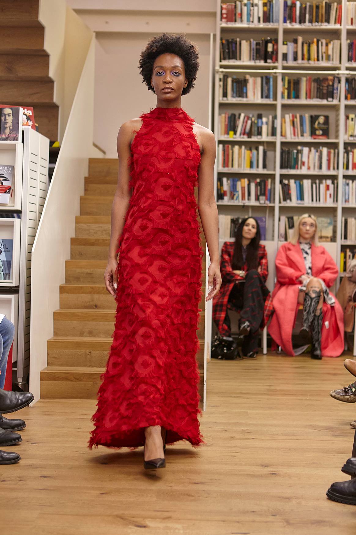 Photo Credits: Sohuman, desfile de la colección “Anonymous was a woman” (Anónimo era mujer) durante la London Fashion Week. Fotografía de cortesía.