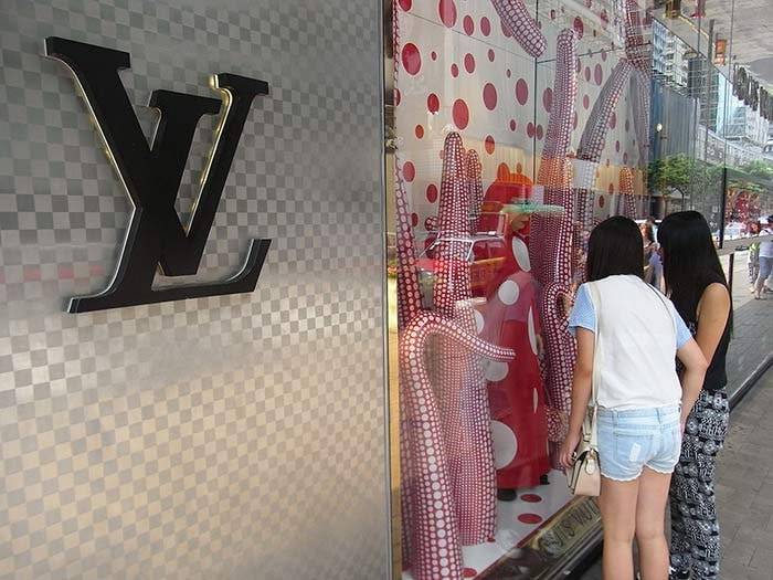 Quanto devono vendere Adidas, Chanel e Moncler nelle vie più care dello shopping