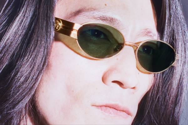 Campagna eyewear Versace SS26: forza e sensualità singolari