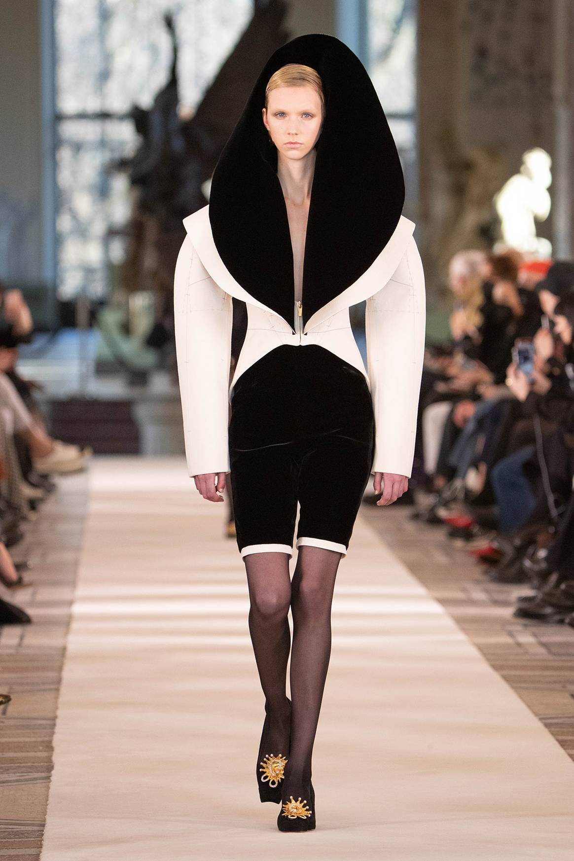 Photo Credits: Schiaparelli, colección Alta Costura para la temporada Primavera/Verano de 2022 SS22.