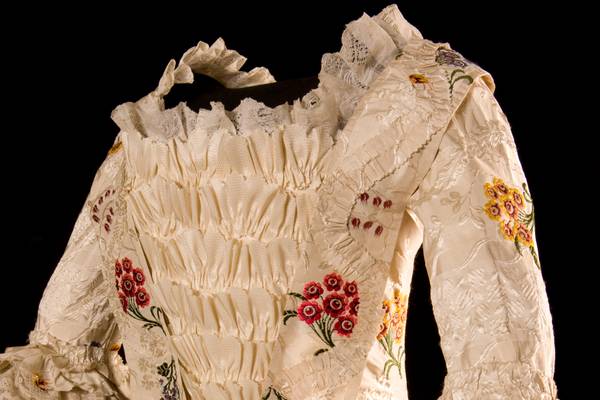 Video: 100 abiti couture del secondo dopoguerra che hanno definito la moda di metà secolo