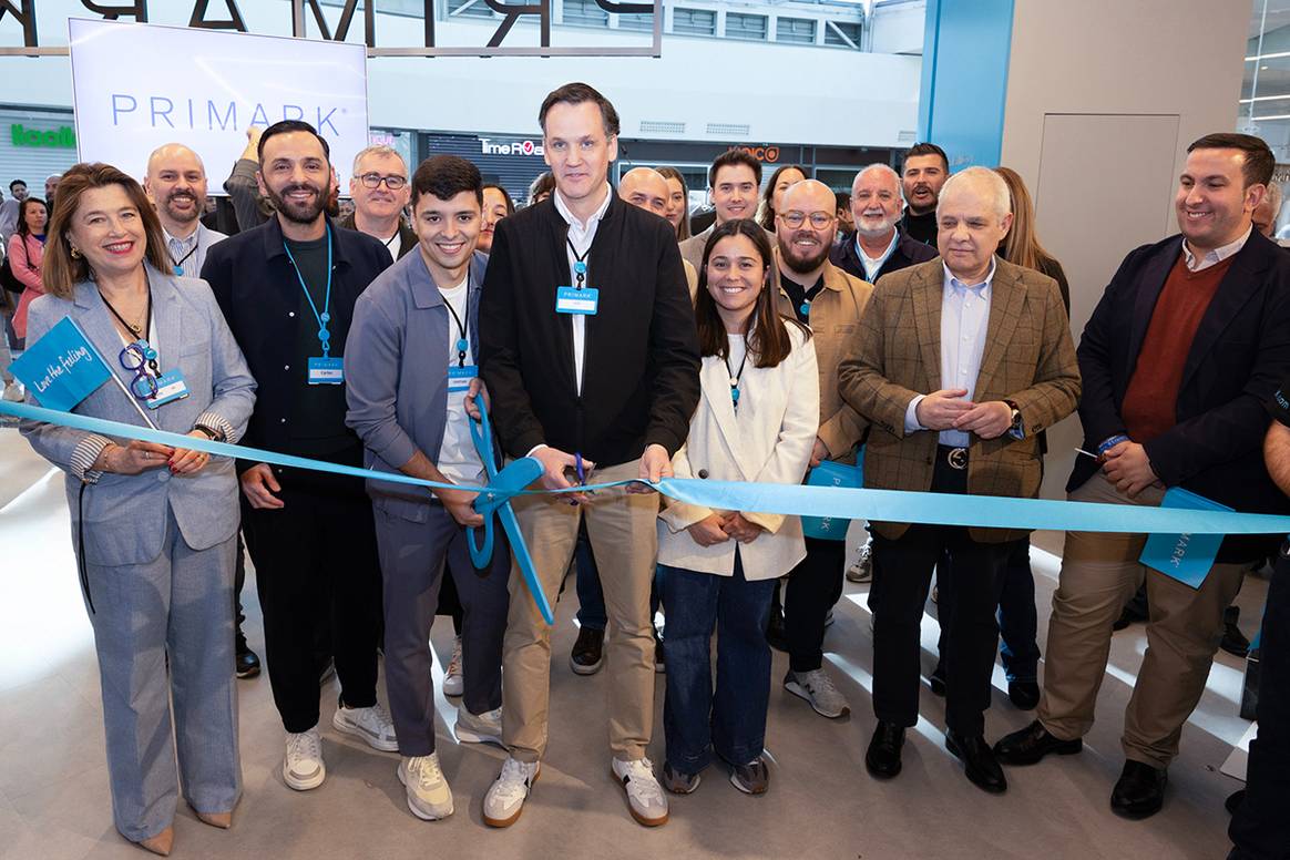 Tienda de Primark en el centro comercial Alcalá Magna de Alcalá de Henares, Madrid (España).