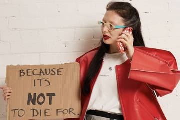 Podcast: The Wardrobe Crisis discusses the Defashion movement