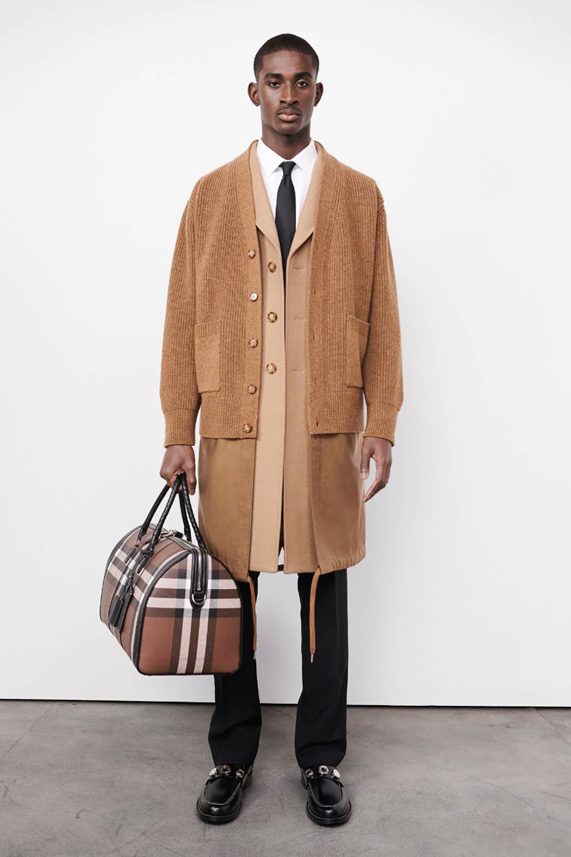 Photo Credits: Precolección Burberry para la temporada Otoño/Invierno 2022/2023, creada por Riccardo Tisci en colaboración con Lea T.