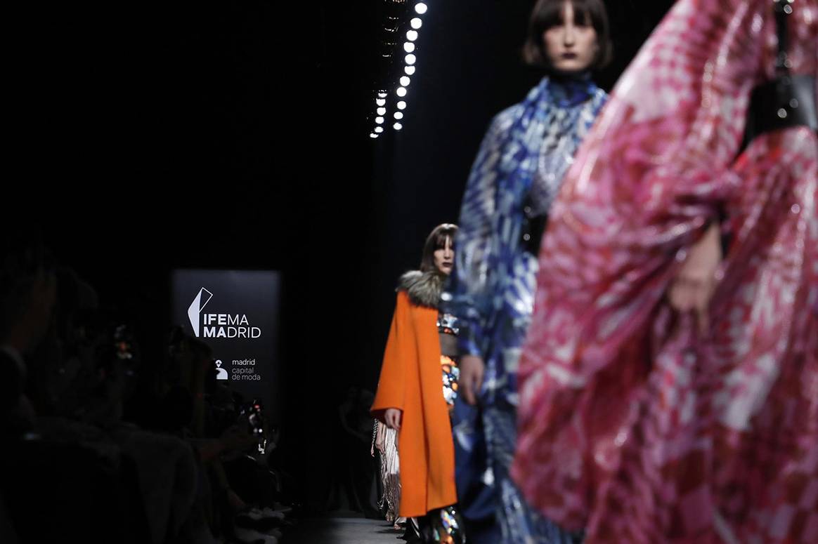 Photo Credits: Isabel Sanchis, desfile durante la 75ª edición de MBFWMadrid de marzo de 2022. Ifema Madrid, fotografía de cortesía.