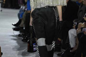 Louis Vuitton представил первые сумки со встроенными гибкими экранами
