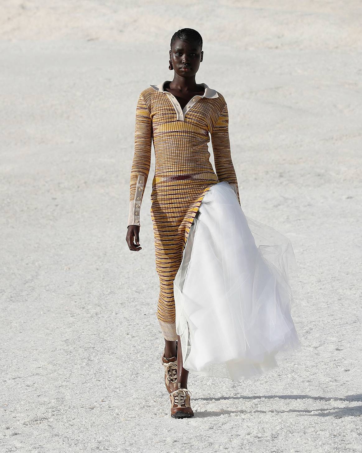 Photo Credits: Por cortesía de Jacquemus, desfile de presentación de la colección “Le Papier” y de la colección cápsula colaborativa junto a Nike.