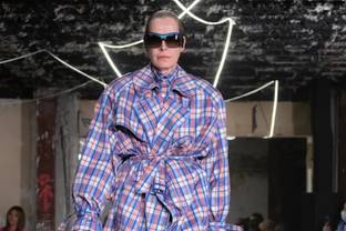 Mini-Versionen: Vetements lanciert Kinderkollektion