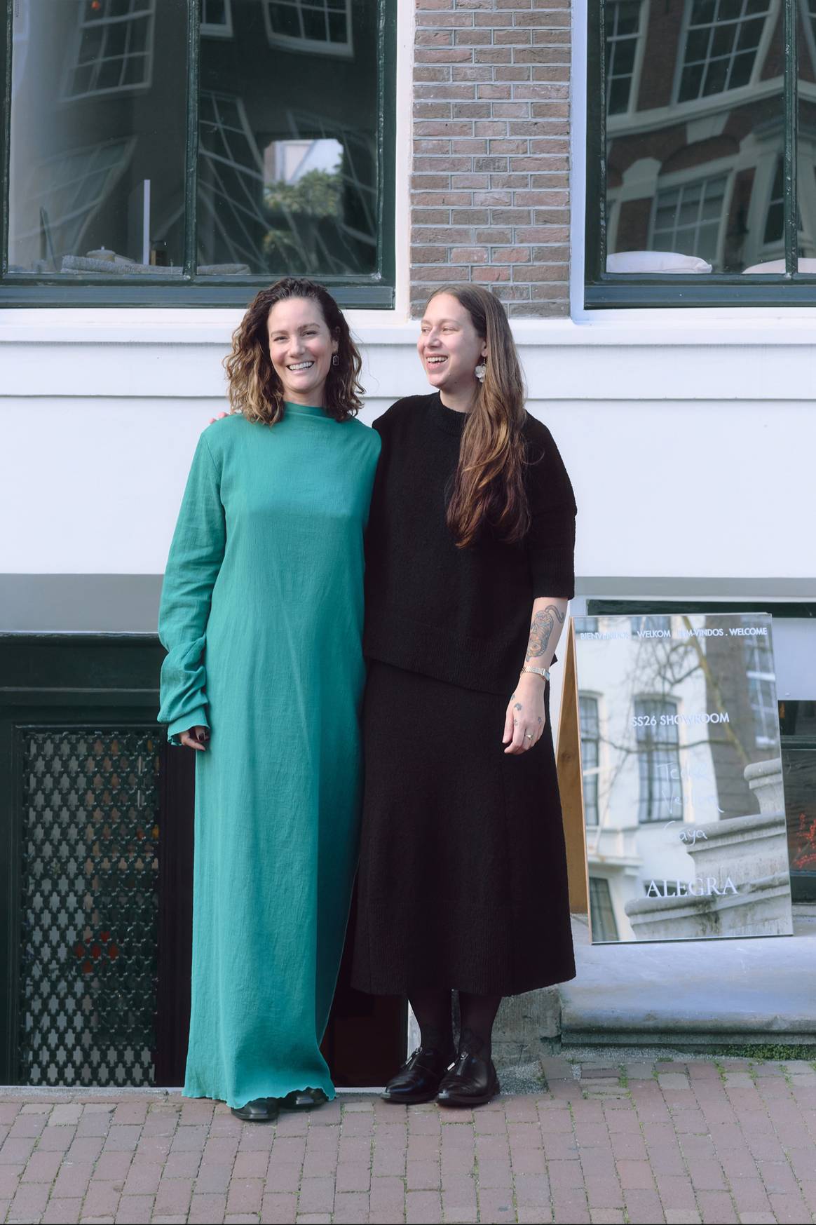 Oprichters Bianca Boezewinkel Rivera en Tosca Soraya Otten voor hun nieuwe winkel.