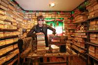LA shoemaker holds Hollywood's past in a dying art