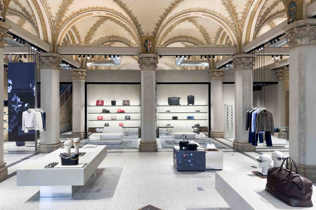 Il negozio Emporio Armani a Como