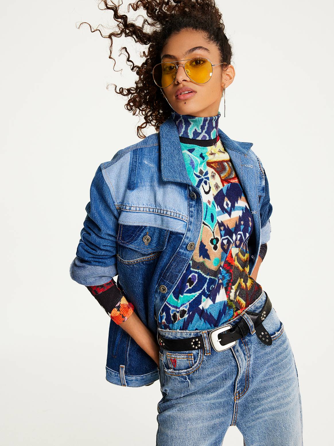 Photo Credits: Desigual x Monsieur Christian Lacroix, colección cápsula athleisure para la temporada Otoño/Invierno 2021/2022.