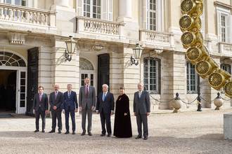 Con el patrocinio de Dior: el Rey inaugura en el Palacio de Liria la exposición de Joana Vasconcelos