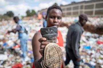 Greenpeace-Recherche: Altkleiderexporte dienen zur Entsorgung von Textil-Plastikmüll