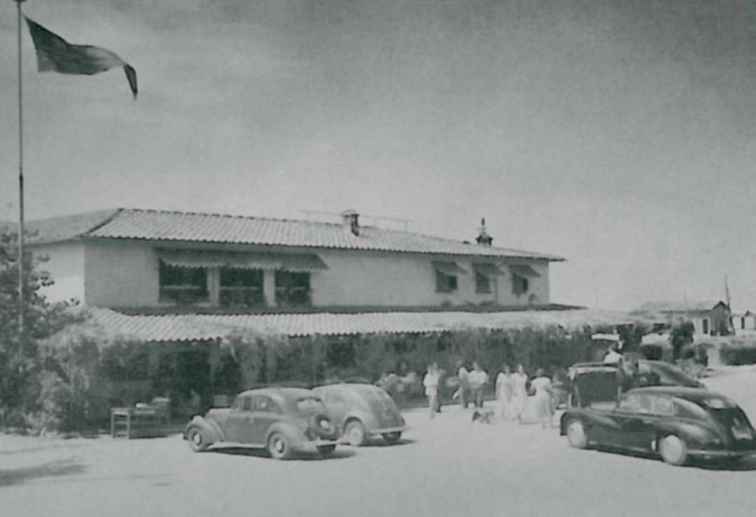 Un'immagine storica della Capannina di Franceschi