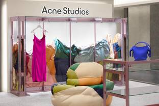 Acne Studios behaalt B-Corp-certificering: ‘Versterking van sociale en ecologische engagement’