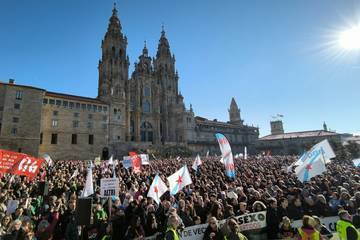 Manifestación multitudinaria en Galicia contra la planta de fibras sostenibles de Altri