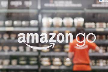 Amazon opens store without checkouts