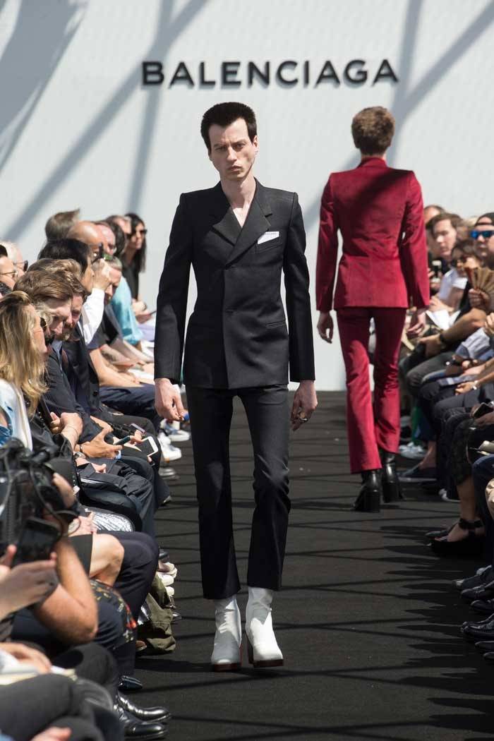 Balenciaga debutó en moda masculina apelando a los códigos del fundador