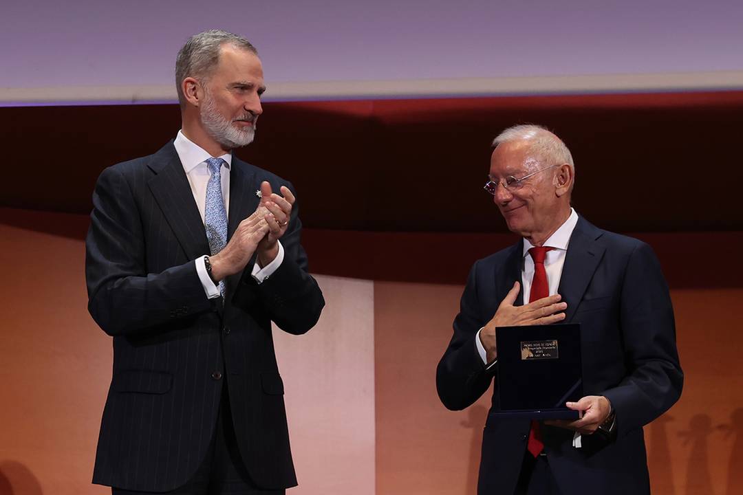 On the right, Isak Andic. Award ceremony of the VIII edition of the Kingdom of Spain Award for Business Excellence.