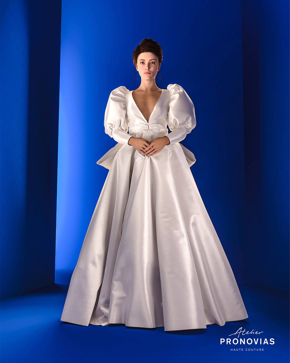 Photo Credits: Pronovias, NFT modelo Pompadour.