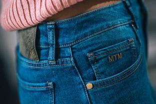 Custom Made Jeans Company waagt zich aan dames spijkerbroeken: “Voor dames gaat het meer om het model dan de stiksels”