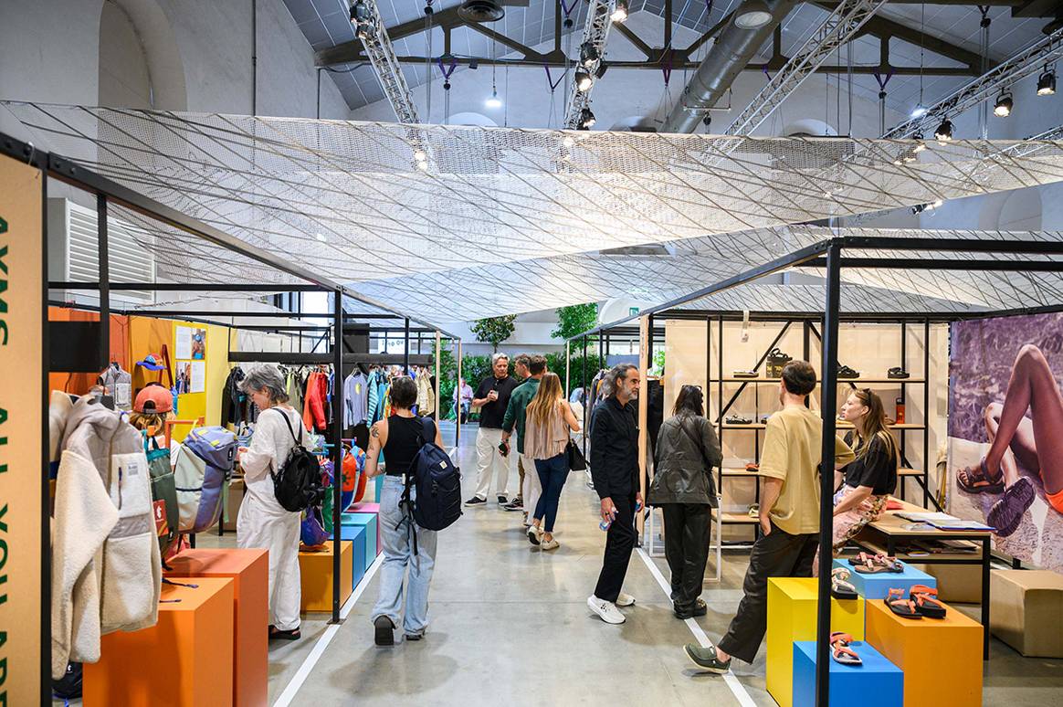 Salón comercial de Pitti Uomo durante su 104ª edición de junio de 2023.