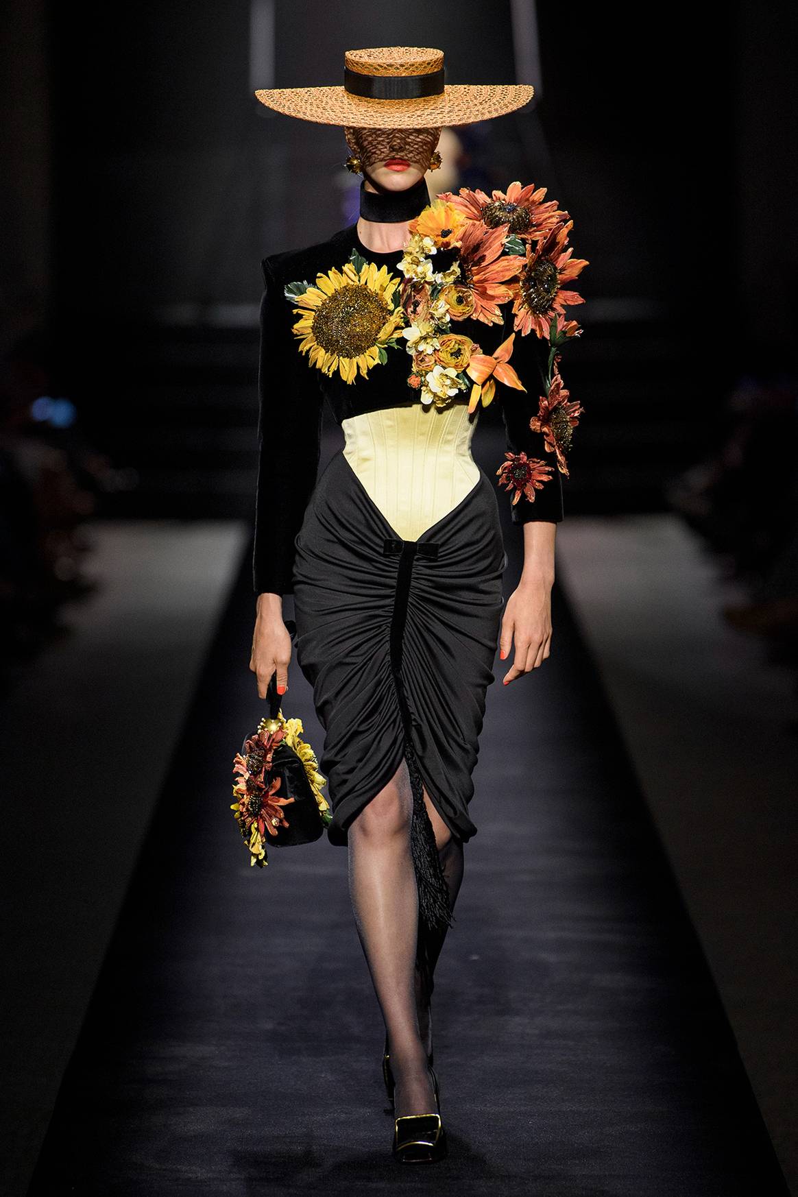Photo Credits: Schiaparelli, colección alta costura “Renacer” para la temporada Otoño/Invierno 2022/2023 FW22.