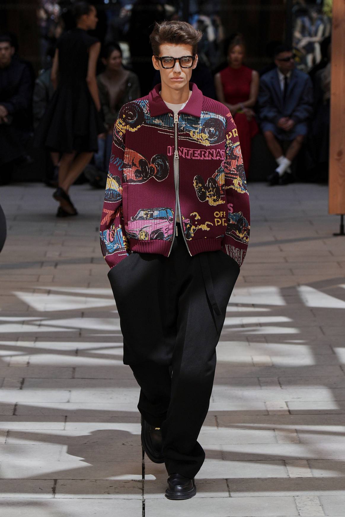 Credits: Sacai SS25/©Launchmetrics/spotlight