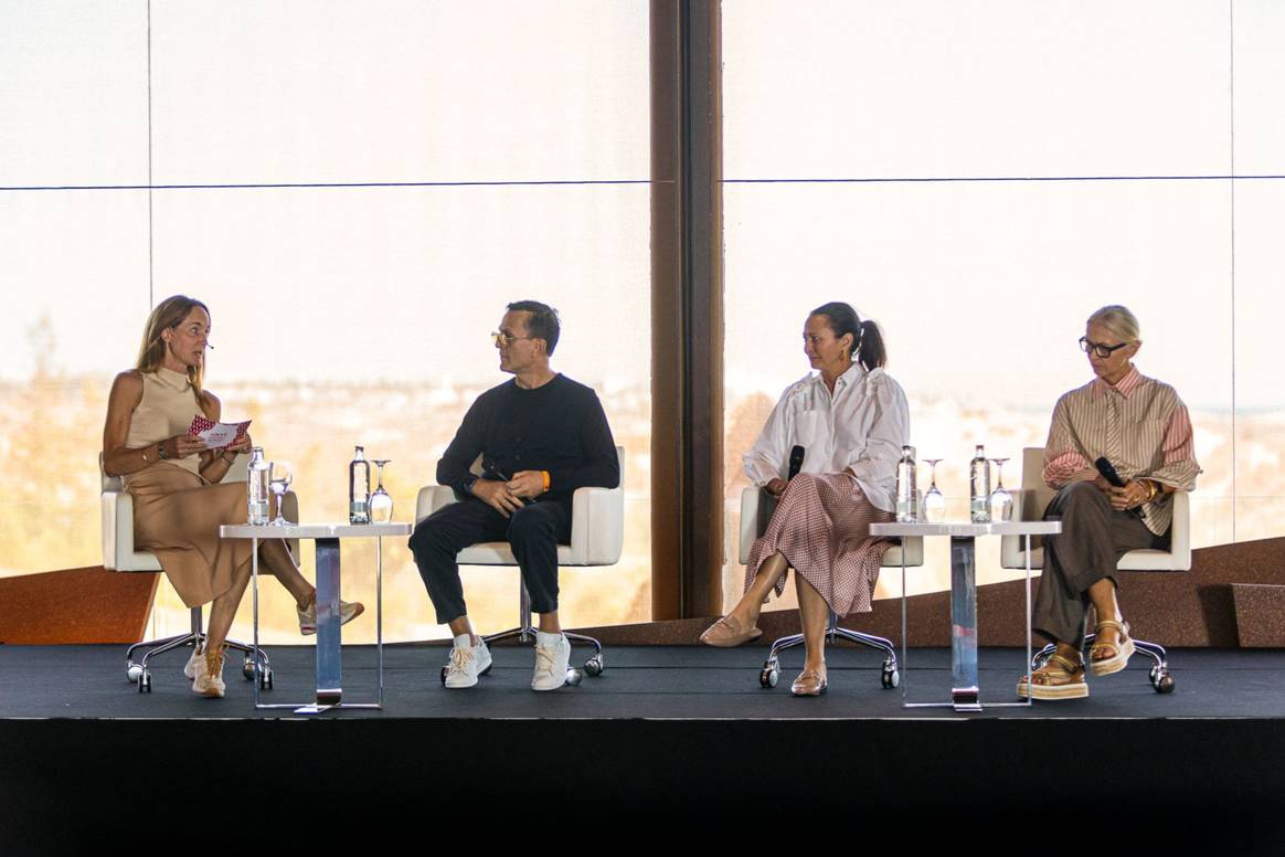 (De izquierda a derecha) Bianca Lang-Bognar (Brookmedia), Steven Kolb (Director General, Consejo de Diseñadores de Moda de América), Caroline Rush (Directora General, Consejo Británico de la Moda), Christiane Arp (Consejo de la Moda de Alemania). Imagen: Alianza Europea de la Moda