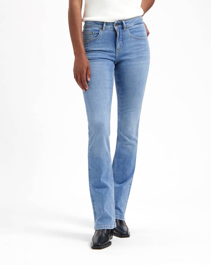 Amy Bootcut Sky High - Duurzame Bootcut Jeans - Sky High | KUYICHI
