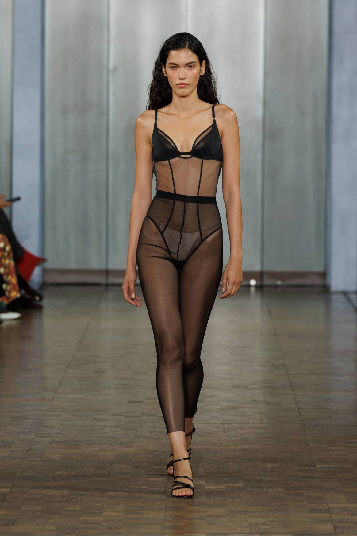 Nensi Dojaka voor Calvin Klein - Nensi Dojaka SS25 op LFW