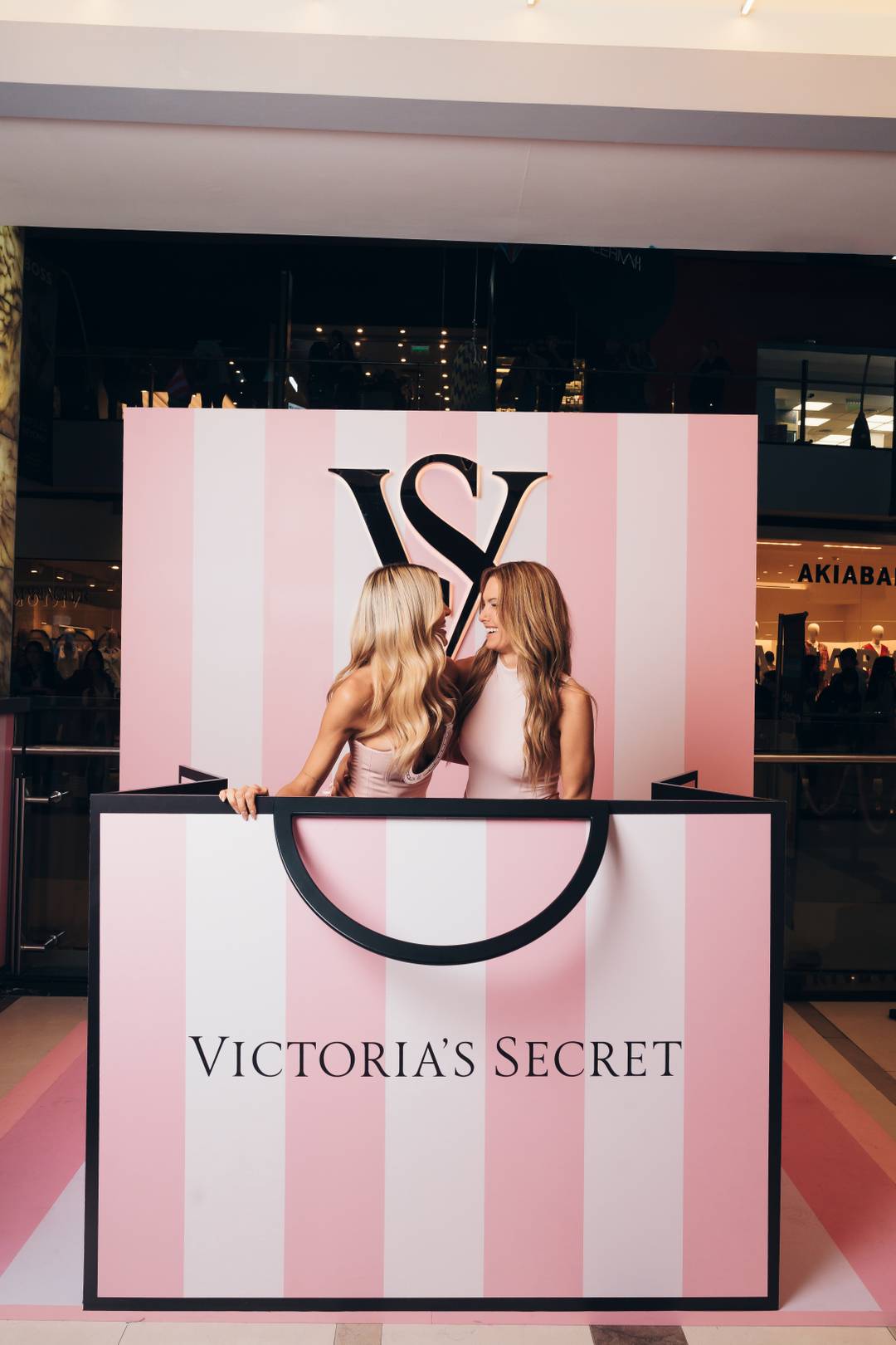 Victoria´s Secret abre su tienda insignia en Buenos Aires.