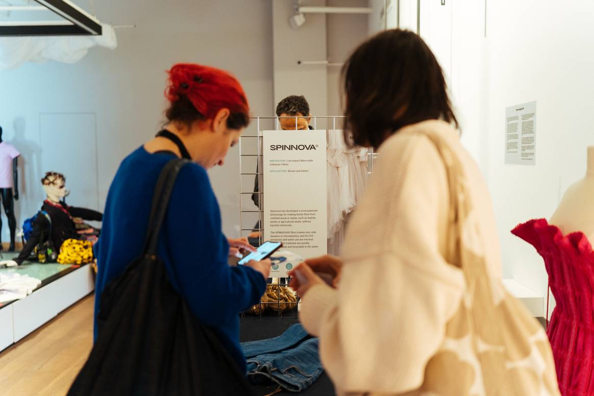 Spinnova tijdens het Material Symposium van Fashion for Good