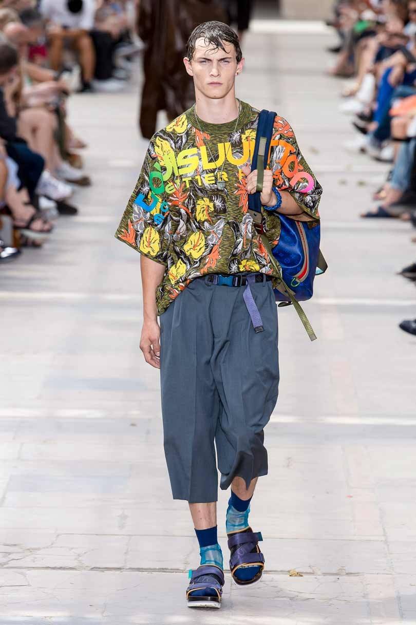 El hombre enseña las piernas en la Semana de la Moda parisina