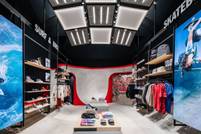  Vans apre in via Orefici a Milano