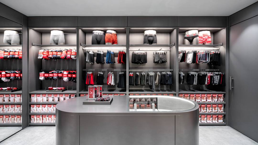 Lo store propone un'offerta per uomo e donna