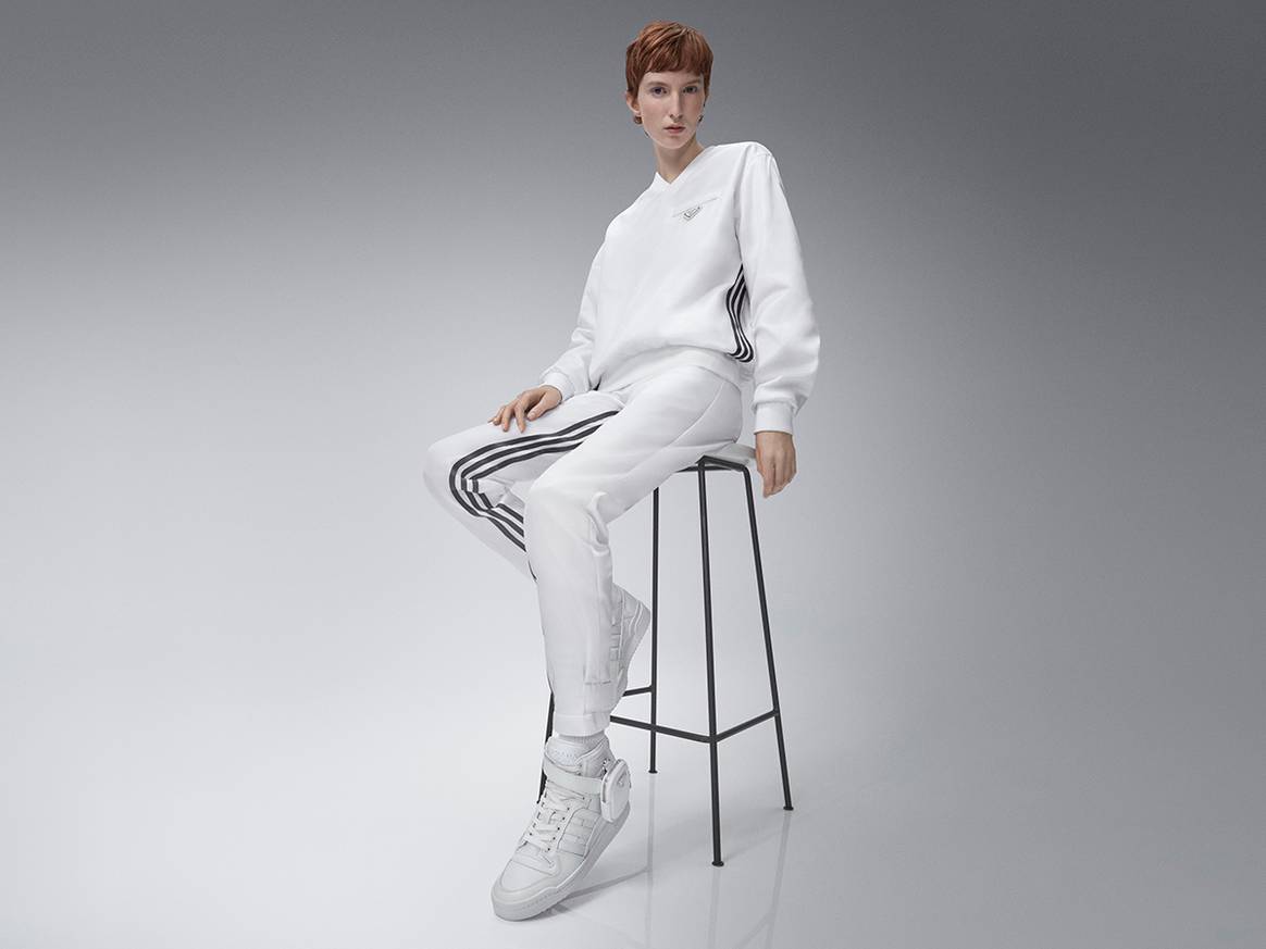Photo Credits: Colección colaborativa de Prada y Adidas fabricada a partir de la fibra sostenible Re-Nylon de Prada. Adidas, fotografía de cortesía.