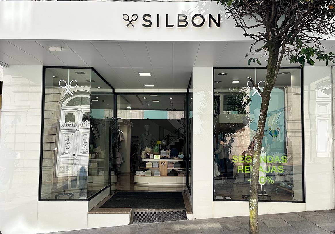 Tienda de Silbon en el número 21 de la calle Velázquez Moreno de Vigo, Pontevedra (España).