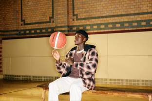 „Sinned x About You“: Online-Modehändler kollaboriert mit Basketball-Star Dennis Schröder