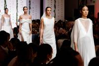 Una nueva pureza: analizamos las claves estéticas de la novia contemporánea en Atelier Couture 