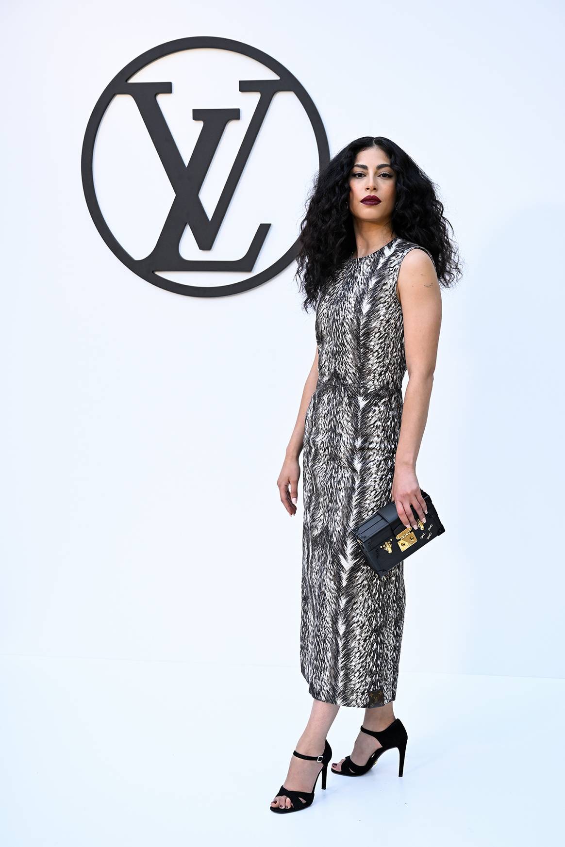 Mina El Hammani, a su llegada al desfile de Louis Vuitton en Barcelona.