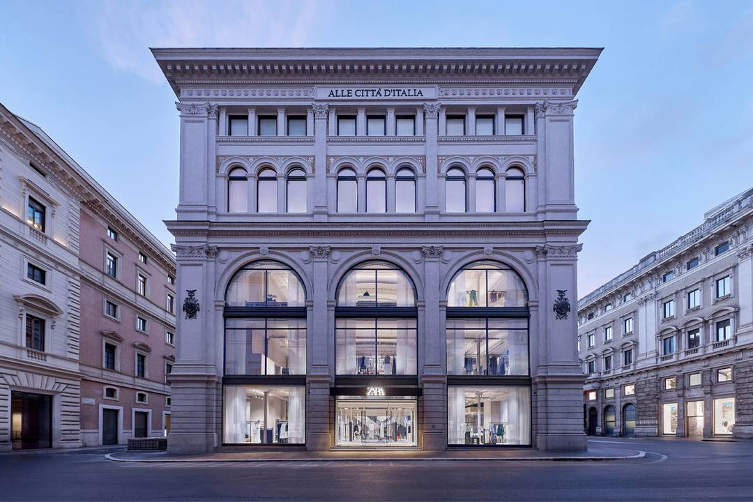 L'esterno del negozio Zara al numero 189 di via del Corso a Roma (Italia).