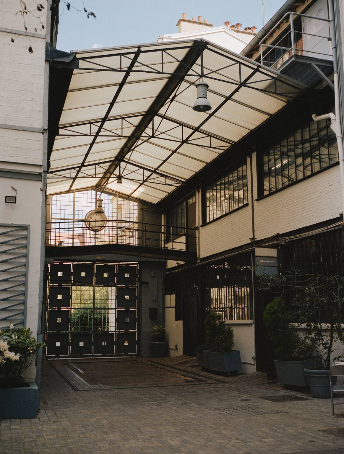 L'Usine Spring Court à Belleville, le siège historique de la marque. Crédit Sasha Marro.