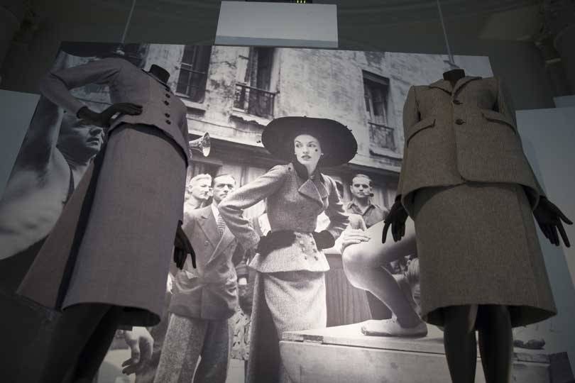 アート・デザイン・音楽 BALENCIAGA SHAPING FASHION Balenciaga: Shaping Fashion: Miller, Lesley Ellis: 9781851779031